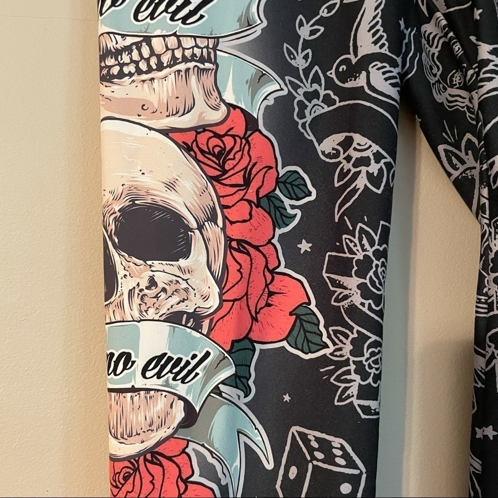 Gearbunch See, Hear, Speak No Evil Black Skull Capris Size XS - Picture 7 of 9